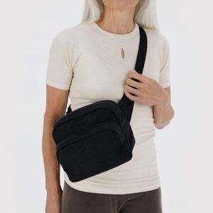 NWOT BAGGU Black Fanny Pack Crossbody Travel Bag